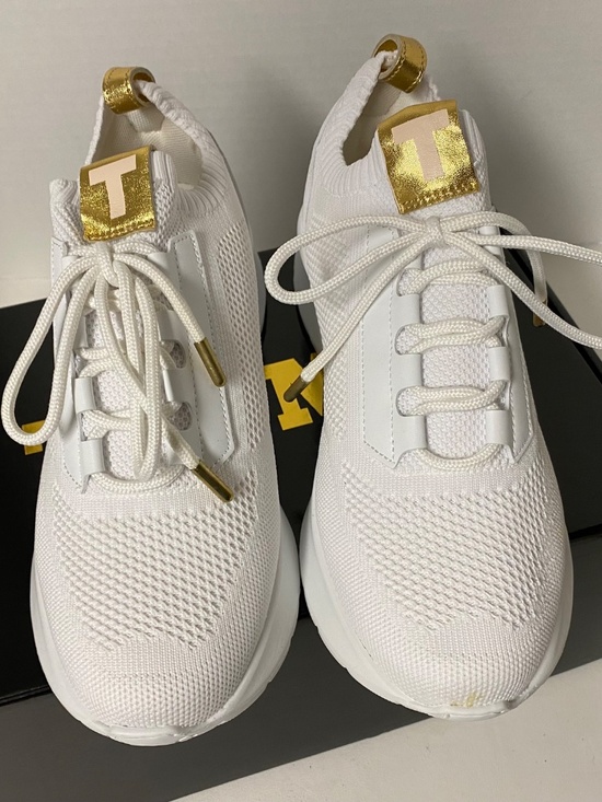 Donald Trump POTUS 45 White Sneakers M5/W6.5 • With Box & Card • Gold Accent main image 7